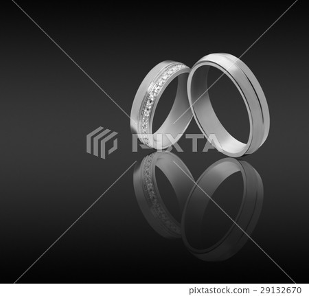 couple engagement rings 29132670