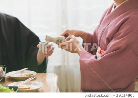 dancing girl, pouring alcohol, gents 29134903