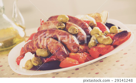 Grilled sausages and vegetables 29141248