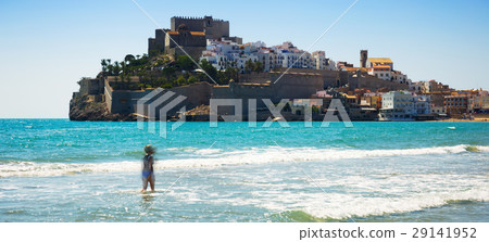 View of Peniscola castle from the beach 29141952