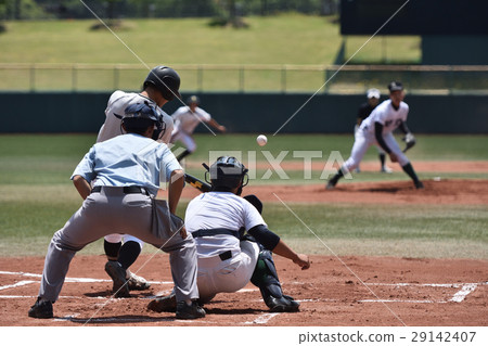A batter who hits a hit in a high school baseball game A batter who hits a hit in a high school baseball game 29142407