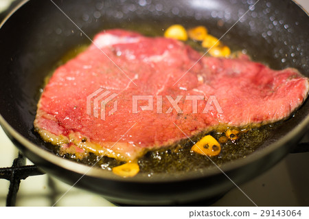 Steak with frying pan 29143064