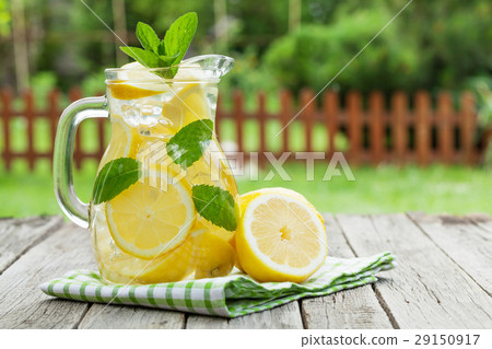 Lemonade with lemon, mint and ice Lemonade with lemon, mint and ice 29150917