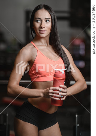 young sexy fitness woman train and exercising in gym healthy. young sexy fitness woman train and exercising in gym healthy. 29154666