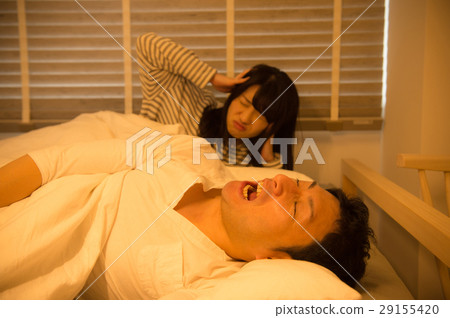 我丈夫的白痴是吵鬧的，是一個不眠之妻 29155420