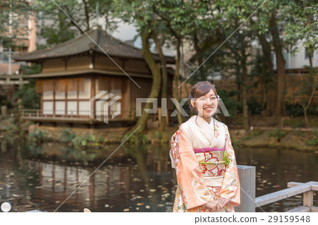 一個穿著和服的女人 一個穿著和服的女人 29159548