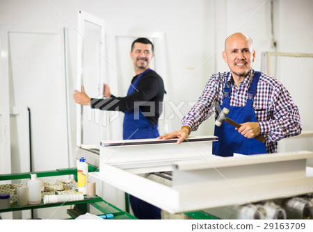 Workers with PVC windows and doors . 29163709