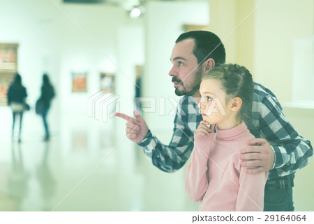 Young father and girl exploring paintings Young father and girl exploring paintings 29164064