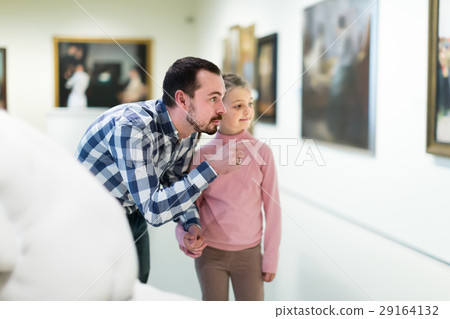 Ordinary father and daughter exploring art Ordinary father and daughter exploring art 29164132