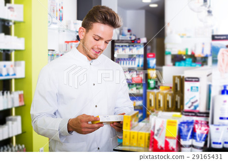Pharmacist working in pharmaceutical shop Pharmacist working in pharmaceutical shop 29165431