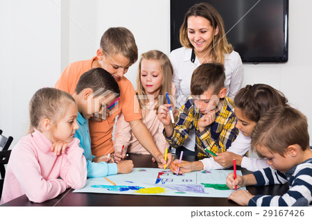 Professor and children drawing 29167426