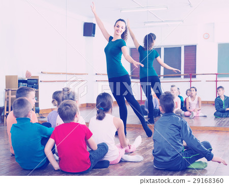 children studying folk style dance in class 29168360