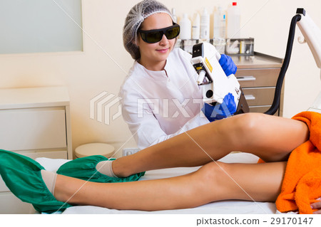 Female visitor having leg hair removed 29170147