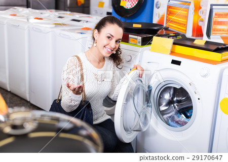 Customer looking at washers 29170647