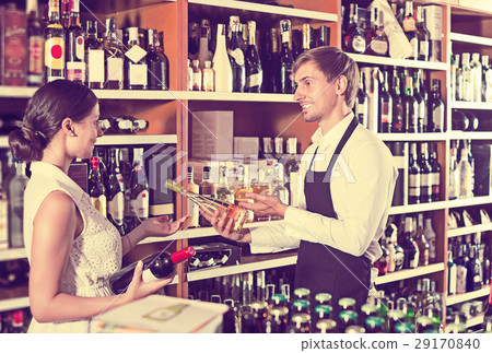 Seller helping to buy bottle 29170840