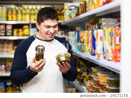 Man purchasing canned food 29171178
