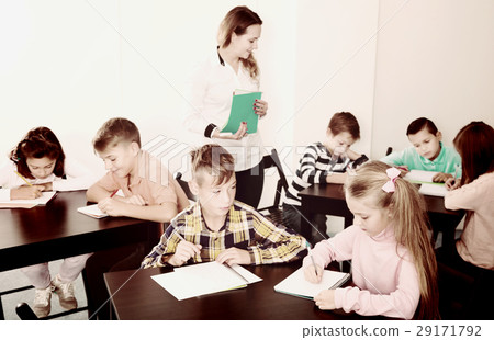 Boys and girls with teacher drawing 29171792