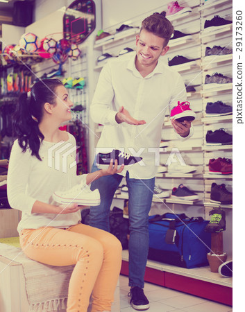 Male shop assistant helping customer 29173260