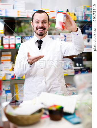 Positive pharmacist suggesting useful drug Positive pharmacist suggesting useful drug 29173349