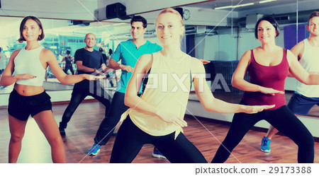 Men and ladies dancing zumba 29173388