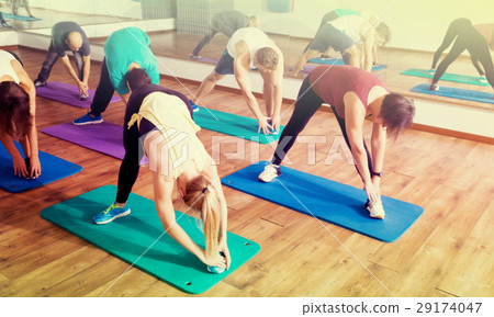 men and ladies learning yoga 29174047