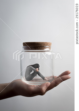 woman sit in jar 29176019