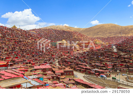Red monastery and home at Larung gar 29178050