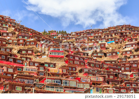 Red monastery and home at Larung gar 29178051