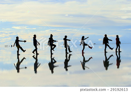 Uyuni salt lake   29192613