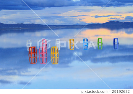 Uyuni salt lake   29192622