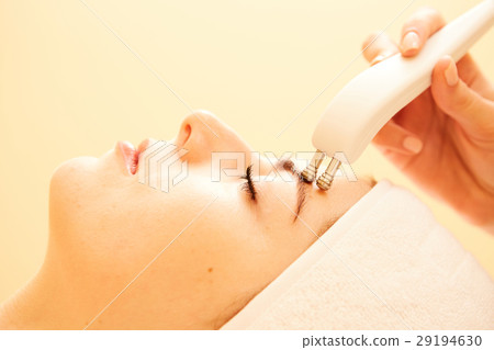 Cosmetology. Beautiful Woman At Spa Clinic Cosmetology. Beautiful Woman At Spa Clinic 29194630