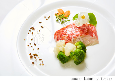 The red snapper with vegetable. Shallow dof. 29194748