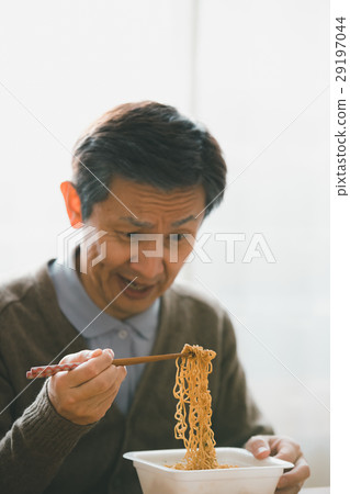 老人 方便麵 人 29197044