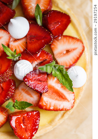 fresh strawberry tart 29197254