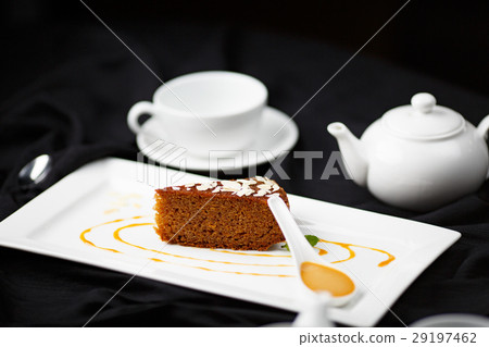 organic carrot cake 29197462