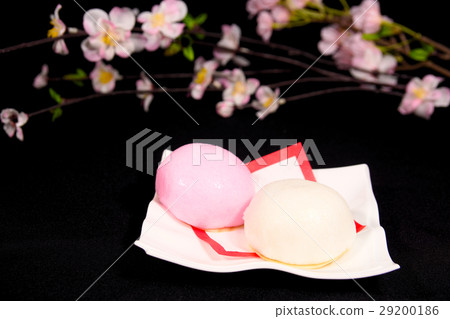 　Red and white manju 29200186