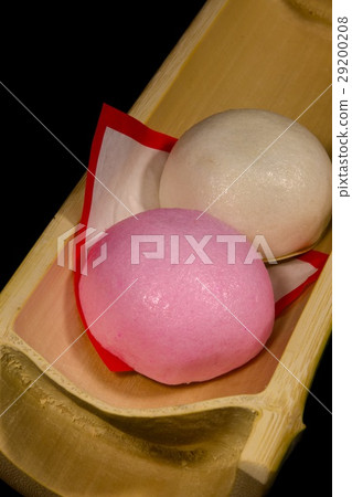 Red and white manju Red and white manju 29200208