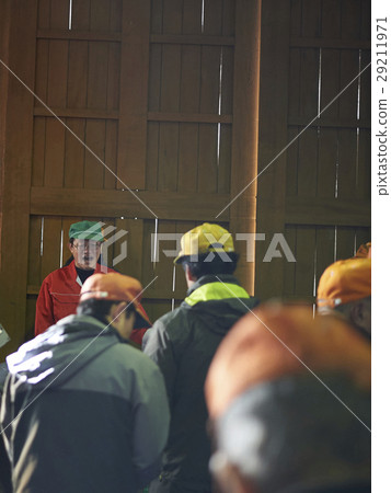 Wholesale market bidding fishery 29211971