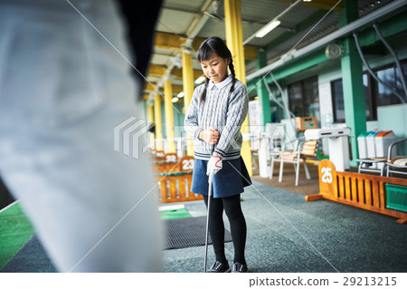 學習高爾夫的女孩 29213215