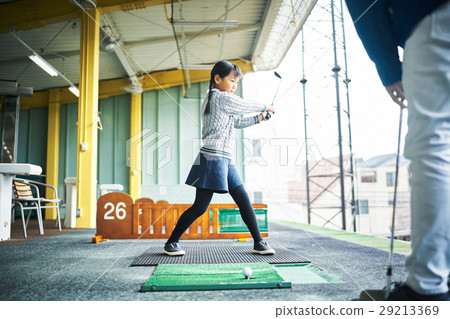 學習高爾夫的女孩 學習高爾夫的女孩 29213369