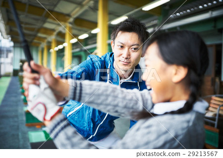 Girl learning golf Girl learning golf 29213567