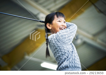 Girls practicing golf Girls practicing golf 29213650