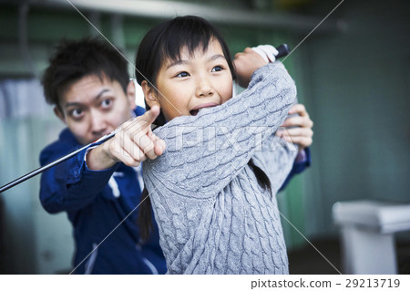 Girl learning golf Girl learning golf 29213719