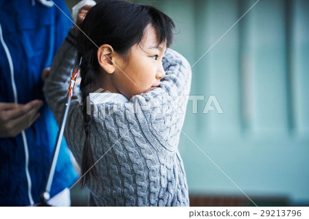 Girl learning golf Girl learning golf 29213796