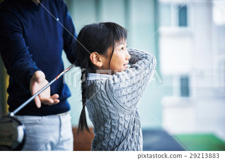 Girl learning golf Girl learning golf 29213883