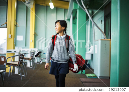 Girls going to golf school 29213907