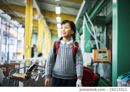 Girls going to golf school Girls going to golf school 29213912
