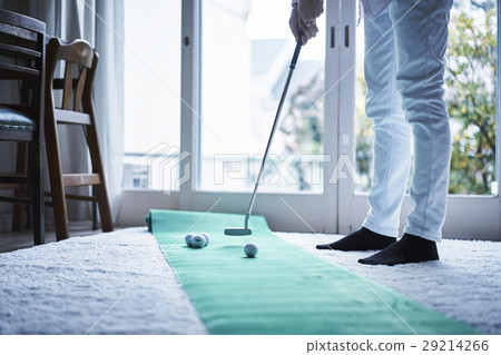 Men who play golf in the living room Men who play golf in the living room 29214266