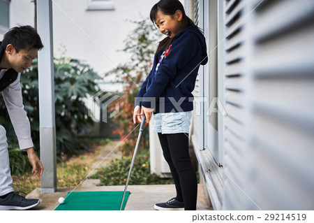 Parents enjoying golf 29214519