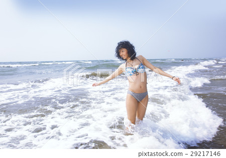 Happy woman at Atlantic ocean Happy woman at Atlantic ocean 29217146